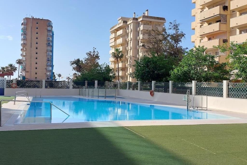 Apartament Elegante Alojamiento Con Piscina A 200 M Del Mar. Benalmádena Zewnętrze zdjęcie