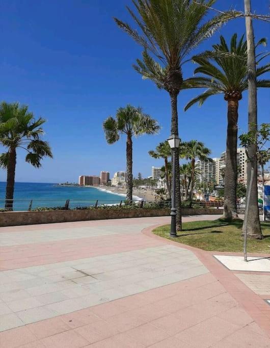 Apartament Elegante Alojamiento Con Piscina A 200 M Del Mar. Benalmádena Zewnętrze zdjęcie